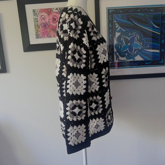 Vintage-Inspired Crochet Cardigan - Picture 5 of 6